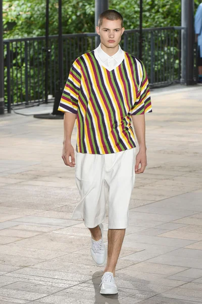 Look 22